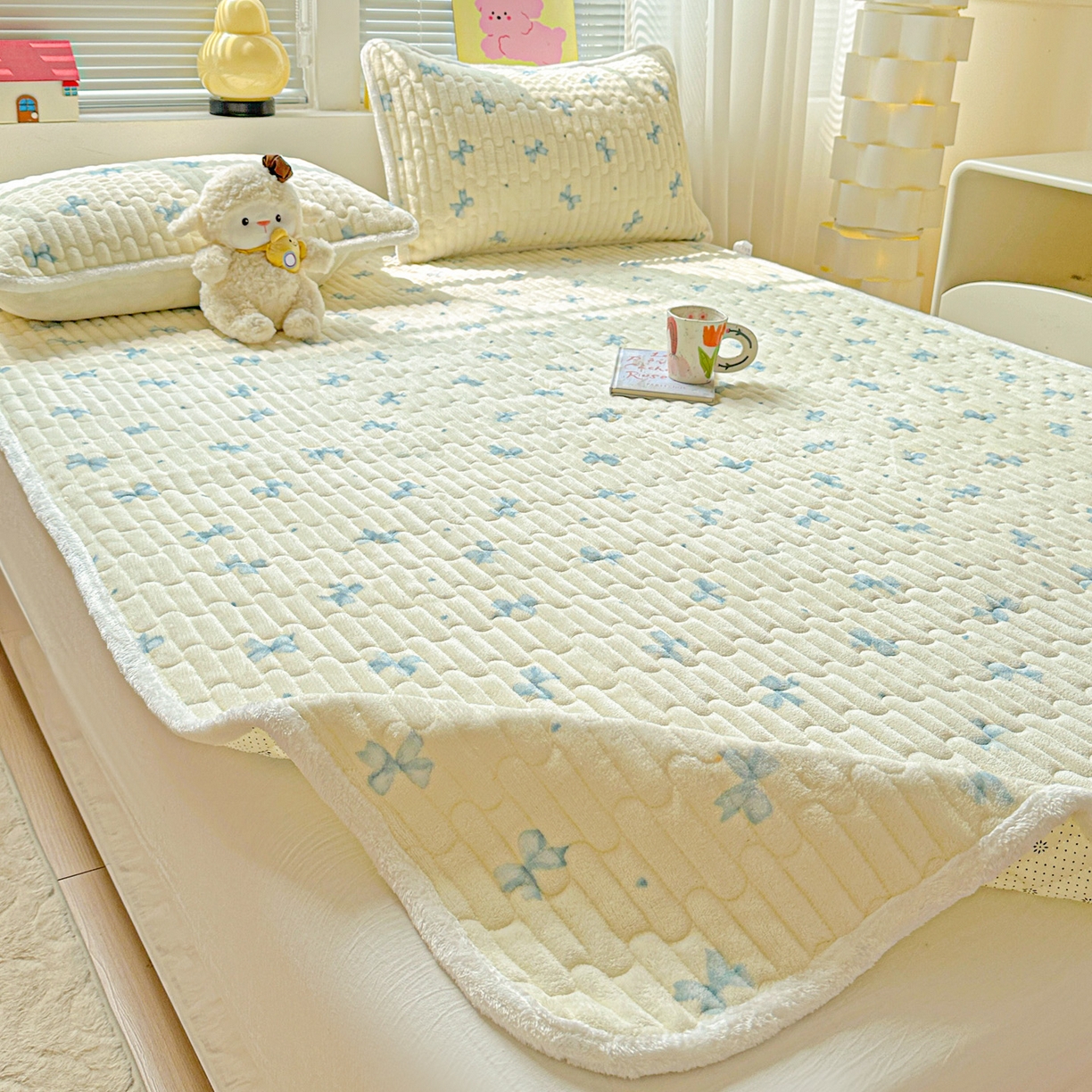 91家纺网 家纺一手货源 找家纺 水木坊 2025新款牛奶绒床垫保护垫床褥床垫子 幸运蝴蝶结