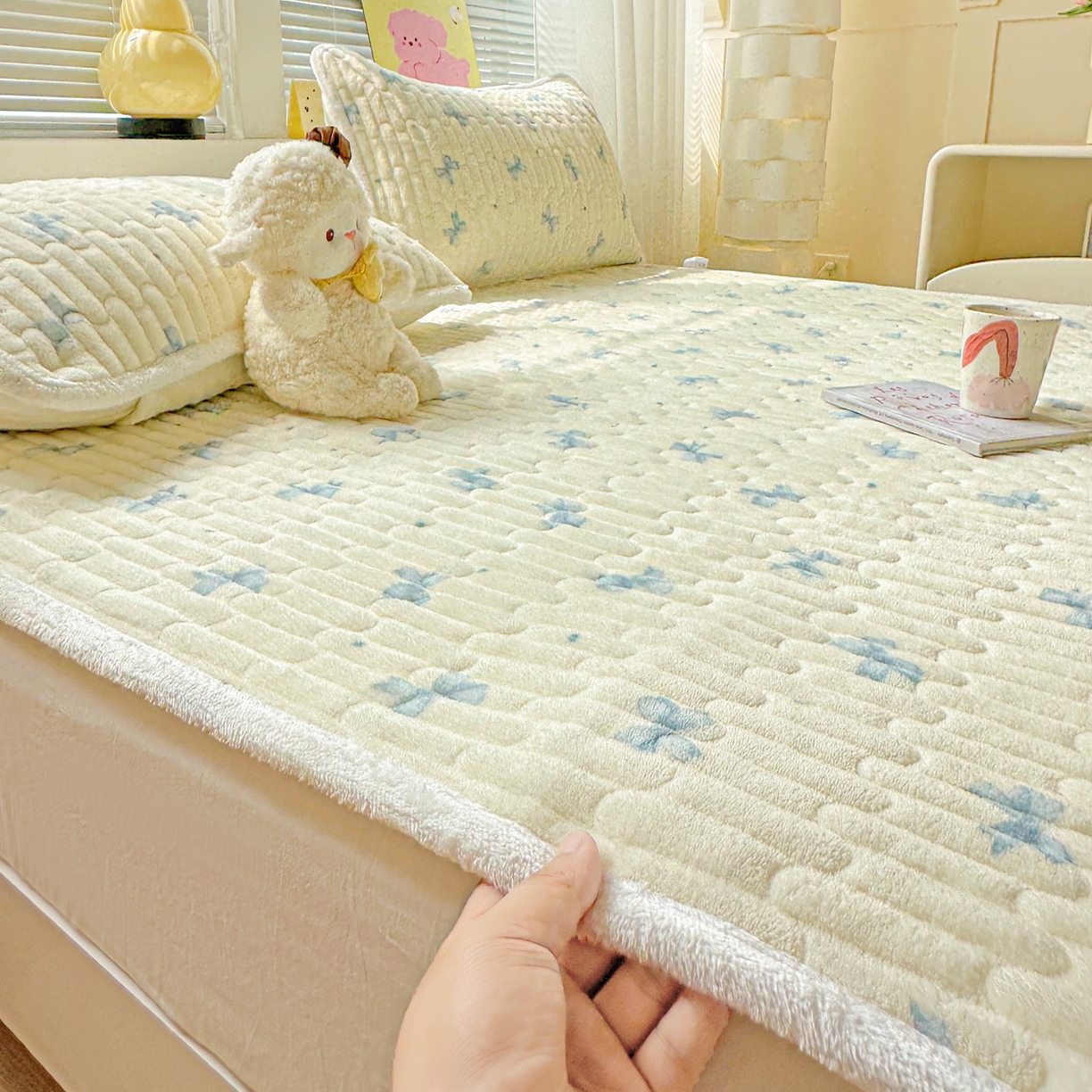 91家纺网 家纺一手货源 找家纺 水木坊 2025新款牛奶绒床垫保护垫床褥床垫子 幸运蝴蝶结