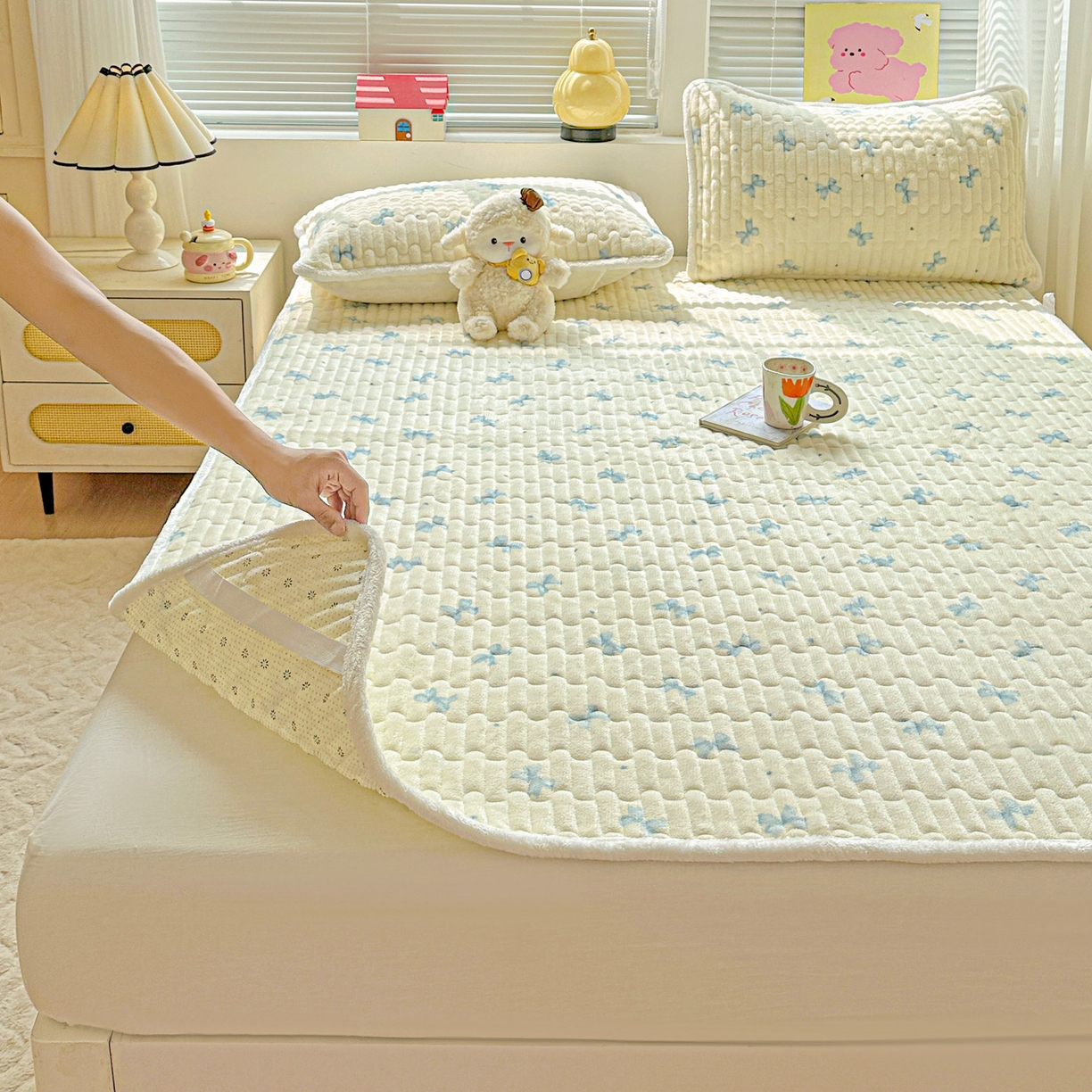 91家纺网 家纺一手货源 找家纺 水木坊 2025新款牛奶绒床垫保护垫床褥床垫子 幸运蝴蝶结