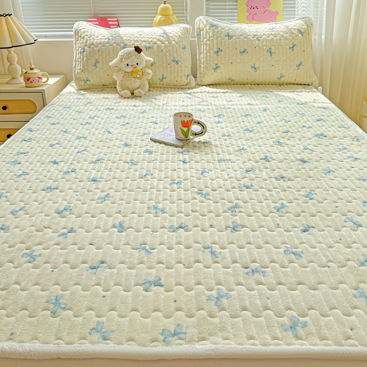 91家纺网 家纺一手货源 找家纺 水木坊 2025新款牛奶绒床垫保护垫床褥床垫子 幸运蝴蝶结