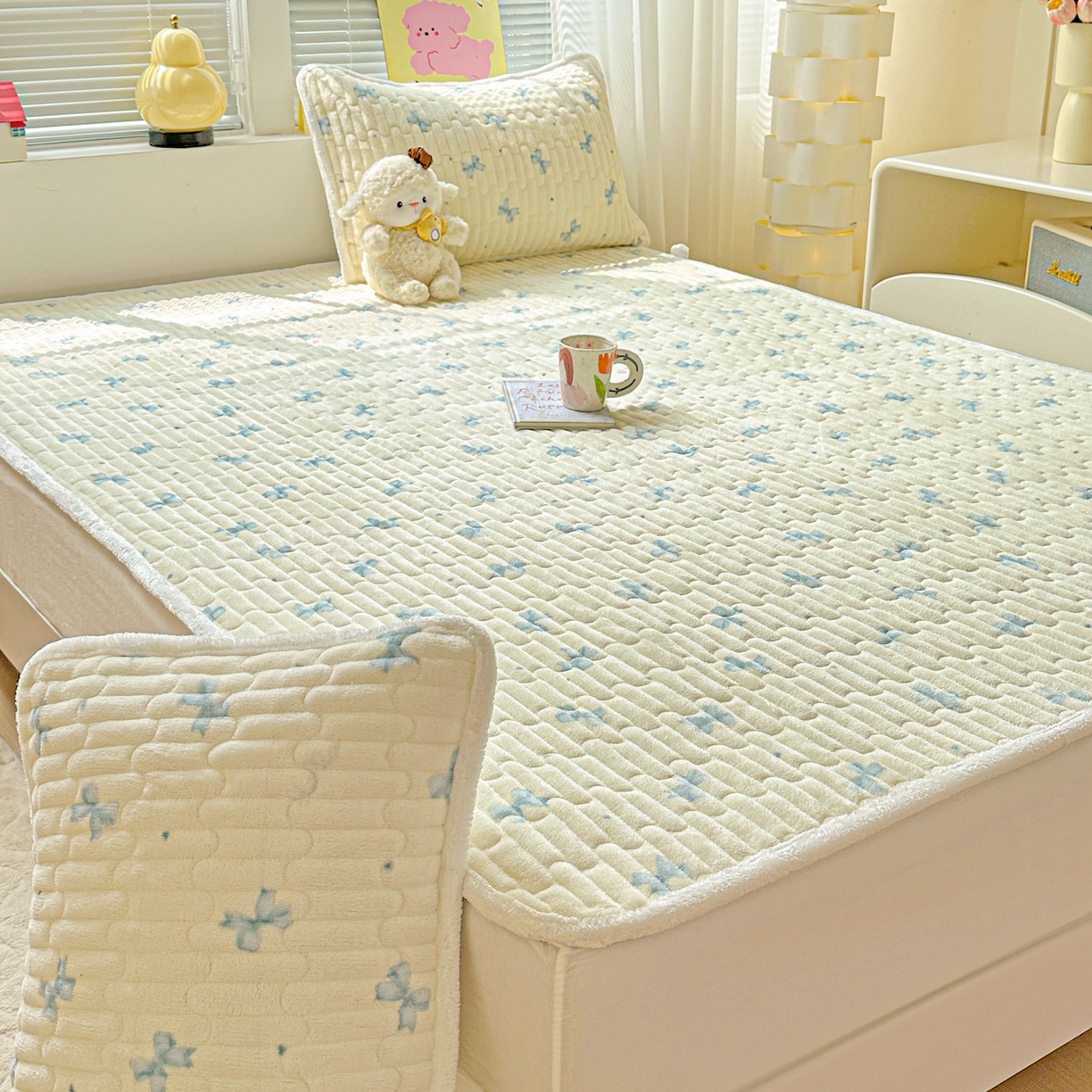 91家纺网 家纺一手货源 找家纺 水木坊 2025新款牛奶绒床垫保护垫床褥床垫子 幸运蝴蝶结