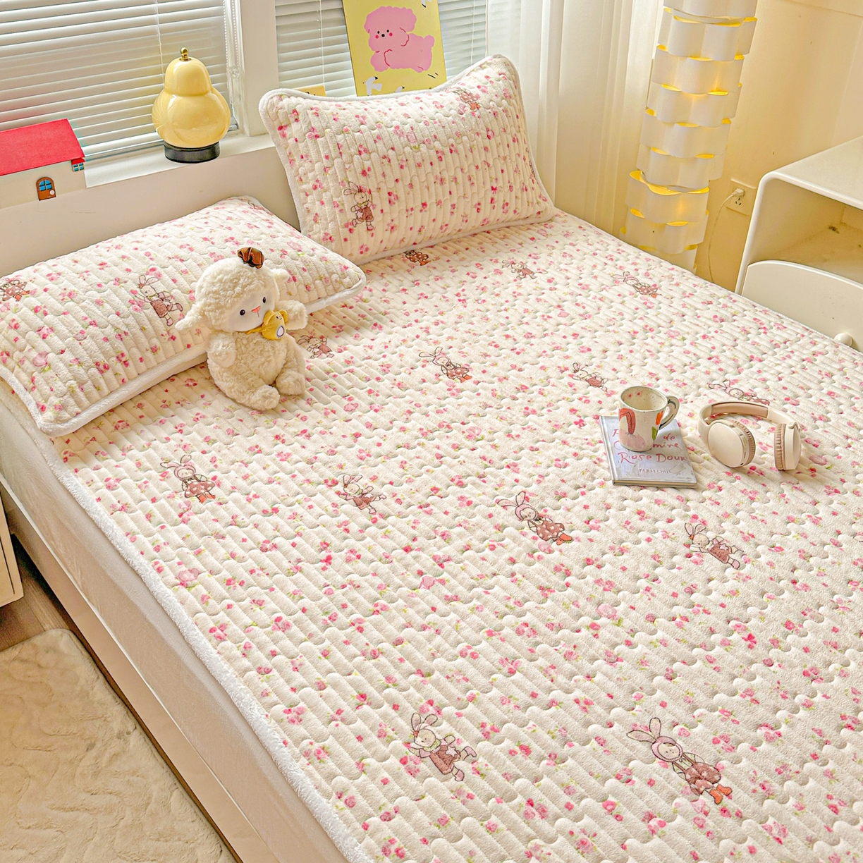 91家纺网 家纺一手货源 找家纺 水木坊 2025新款牛奶绒床垫保护垫床褥床垫子 萌宠小兔