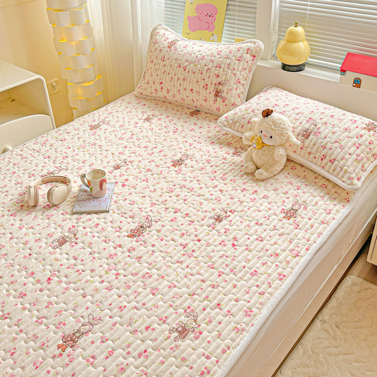 91家纺网 家纺一手货源 找家纺 水木坊 2025新款牛奶绒床垫保护垫床褥床垫子 萌宠小兔