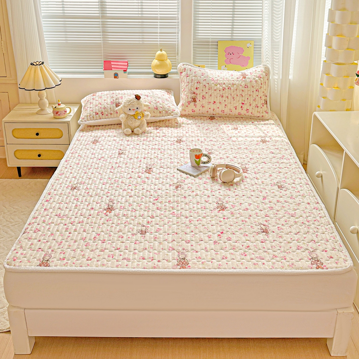 91家纺网 家纺一手货源 找家纺 水木坊 2025新款牛奶绒床垫保护垫床褥床垫子 萌宠小兔