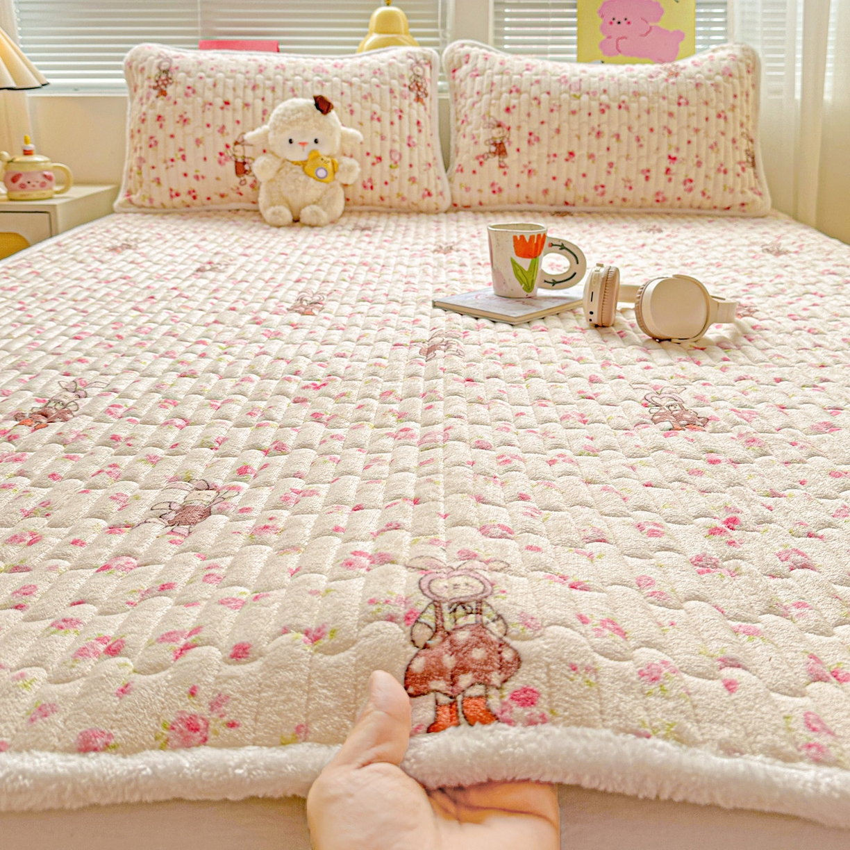 91家纺网 家纺一手货源 找家纺 水木坊 2025新款牛奶绒床垫保护垫床褥床垫子 萌宠小兔