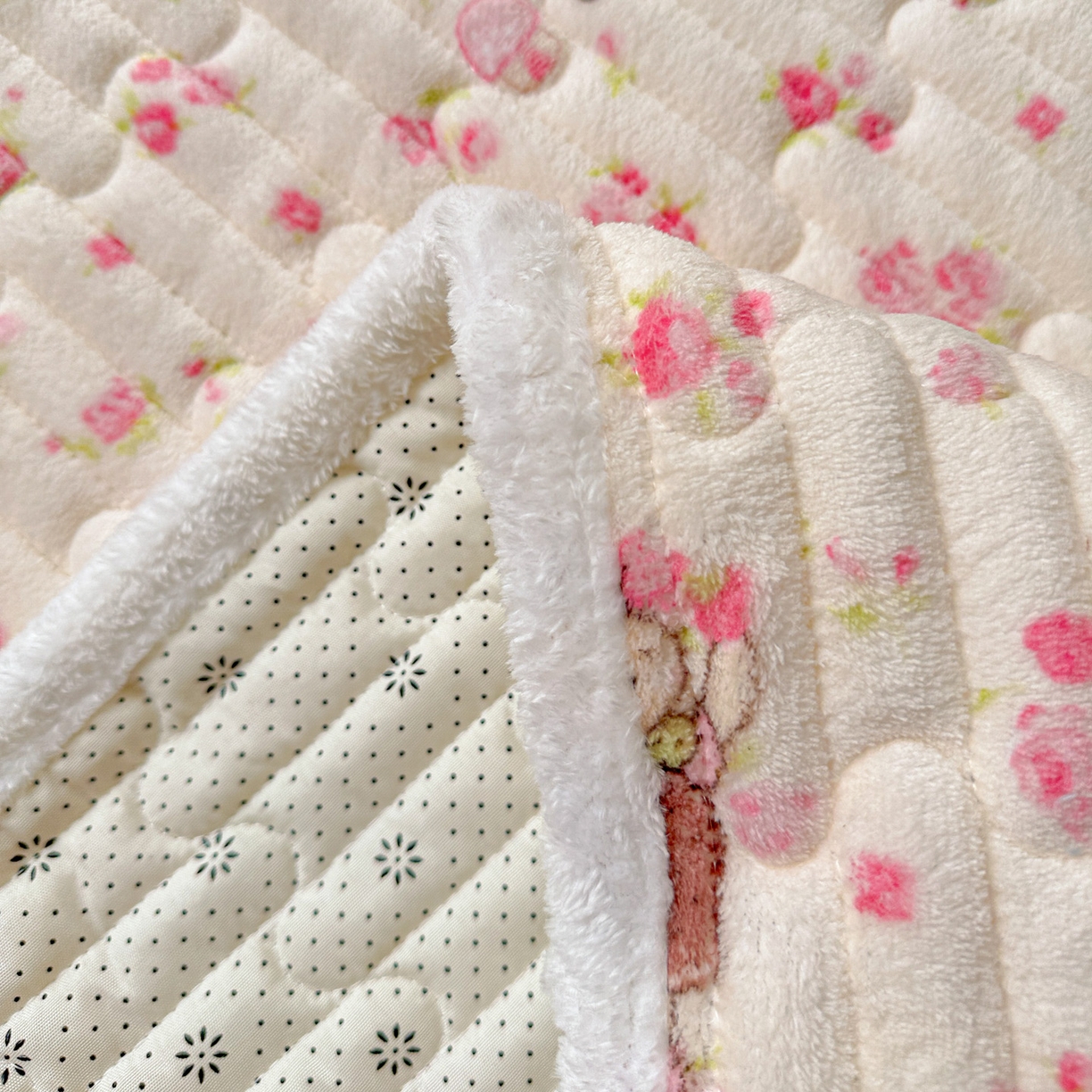 91家纺网 家纺一手货源 找家纺 水木坊 2025新款牛奶绒床垫保护垫床褥床垫子 萌宠小兔