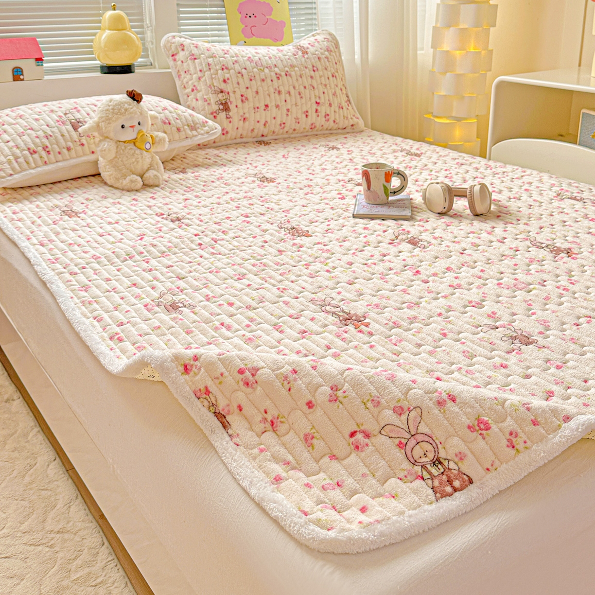 91家纺网 家纺一手货源 找家纺 水木坊 2025新款牛奶绒床垫保护垫床褥床垫子 萌宠小兔