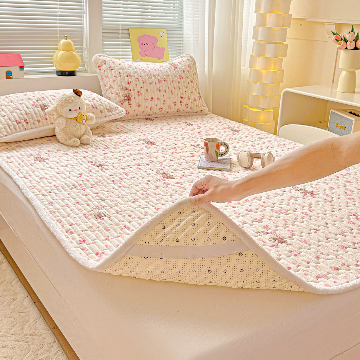 91家纺网 家纺一手货源 找家纺 水木坊 2025新款牛奶绒床垫保护垫床褥床垫子 萌宠小兔