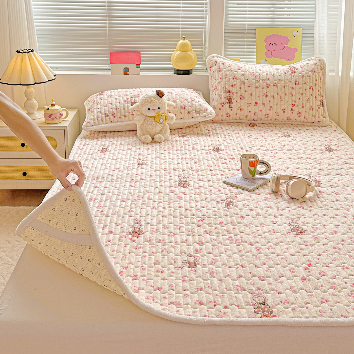 91家纺网 家纺一手货源 找家纺 水木坊 2025新款牛奶绒床垫保护垫床褥床垫子 萌宠小兔