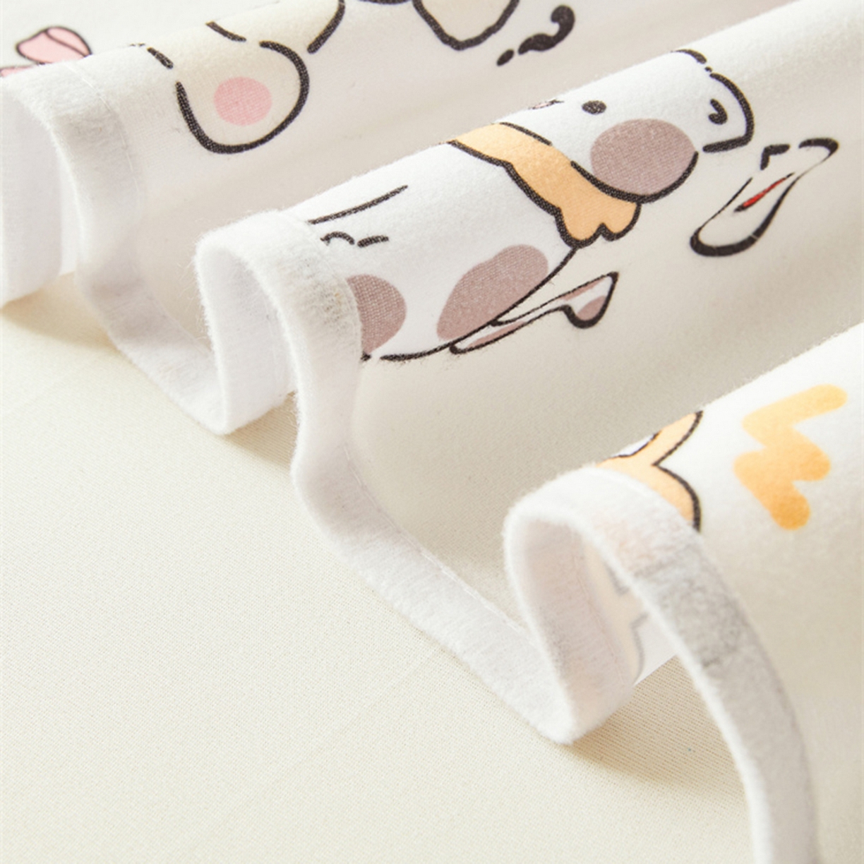 91家纺网 家纺一手货源 找家纺 雯豆家纺 2025新款防水隔尿垫子卡通成人床垫保护罩A类宝宝尿垫 防水隔尿垫-爱心萌宠