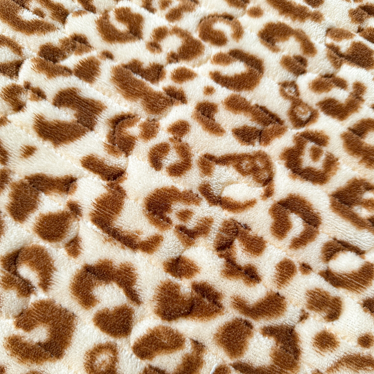 91家纺网 家纺一手货源 找家纺 水木坊 2025新款牛奶绒床垫保护垫床褥床垫子 性感豹纹