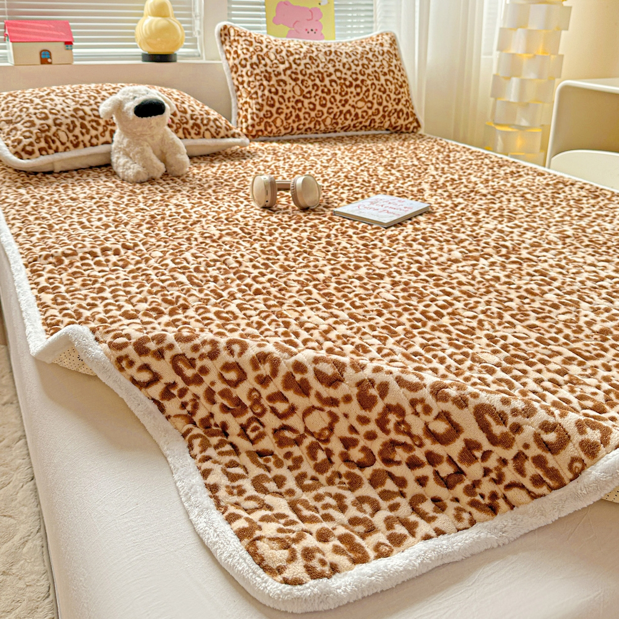 91家纺网 家纺一手货源 找家纺 水木坊 2025新款牛奶绒床垫保护垫床褥床垫子 性感豹纹