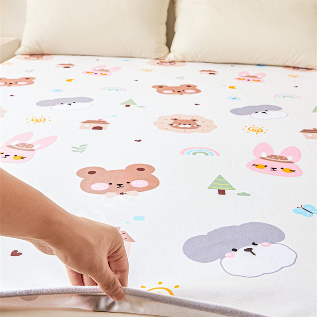 91家纺网 家纺一手货源 找家纺 雯豆家纺 2025新款防水隔尿垫子卡通成人床垫保护罩A类宝宝尿垫 防水隔尿垫-呆萌熊