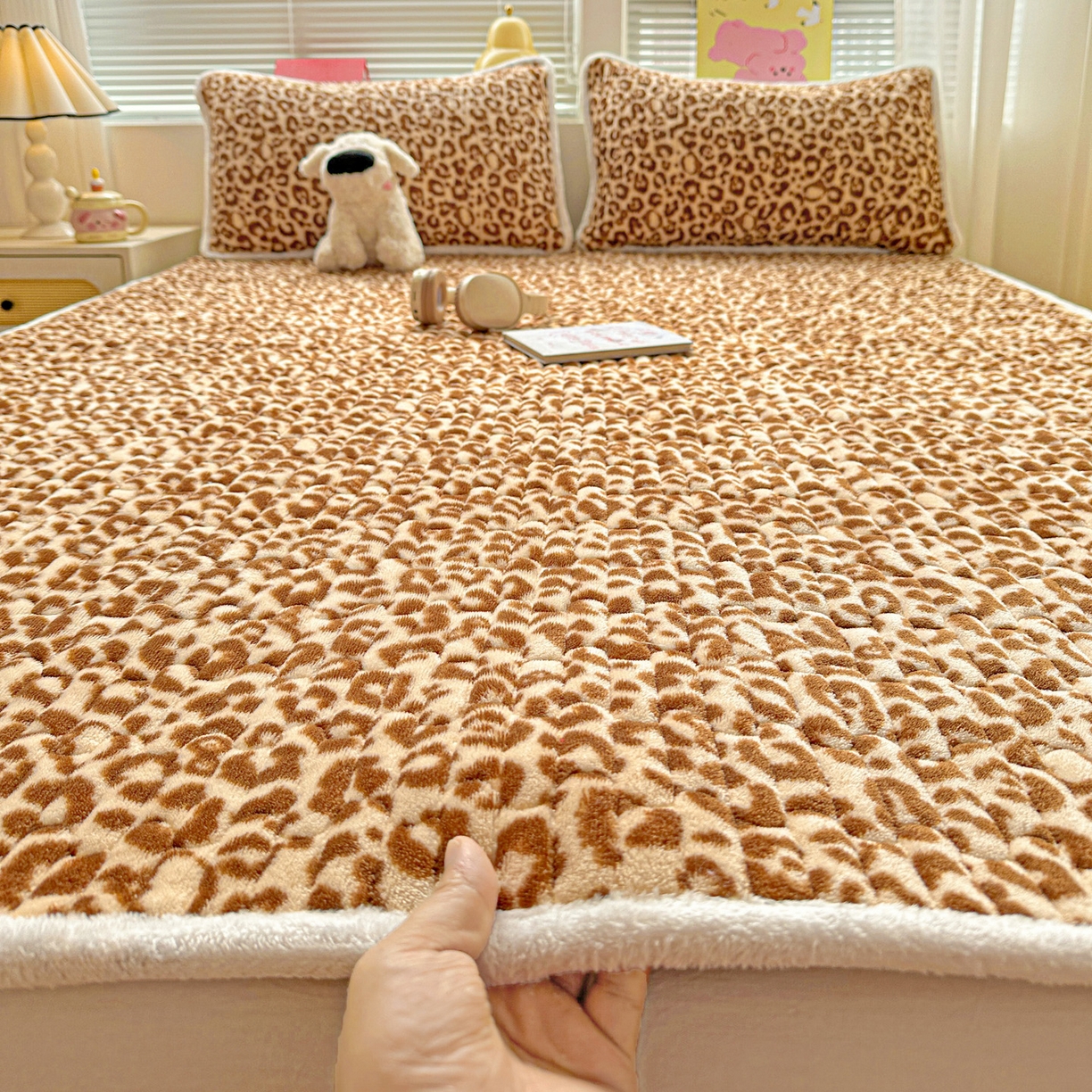 91家纺网 家纺一手货源 找家纺 水木坊 2025新款牛奶绒床垫保护垫床褥床垫子 性感豹纹