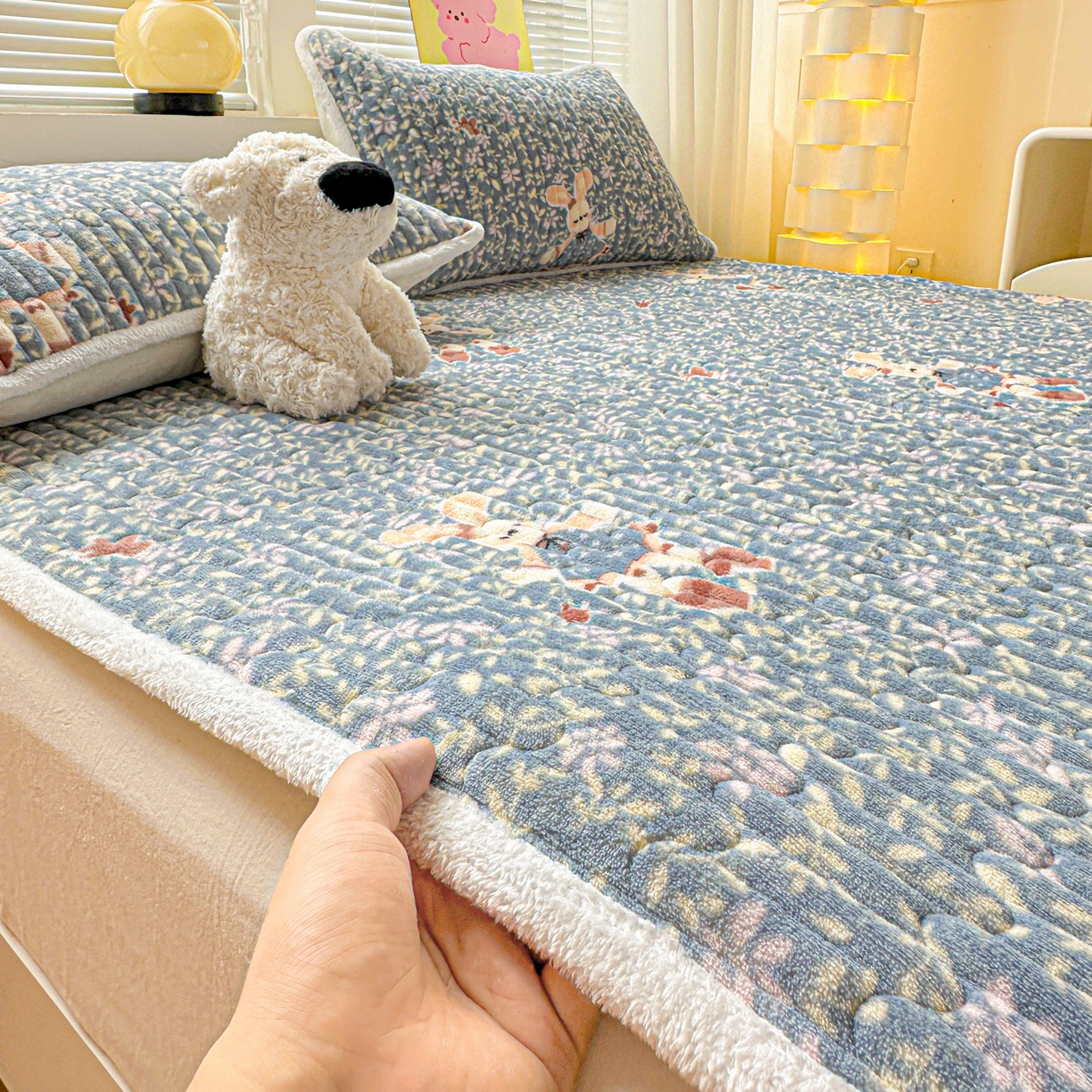 91家纺网 家纺一手货源 找家纺 水木坊 2025新款牛奶绒床垫保护垫床褥床垫子 公主小兔