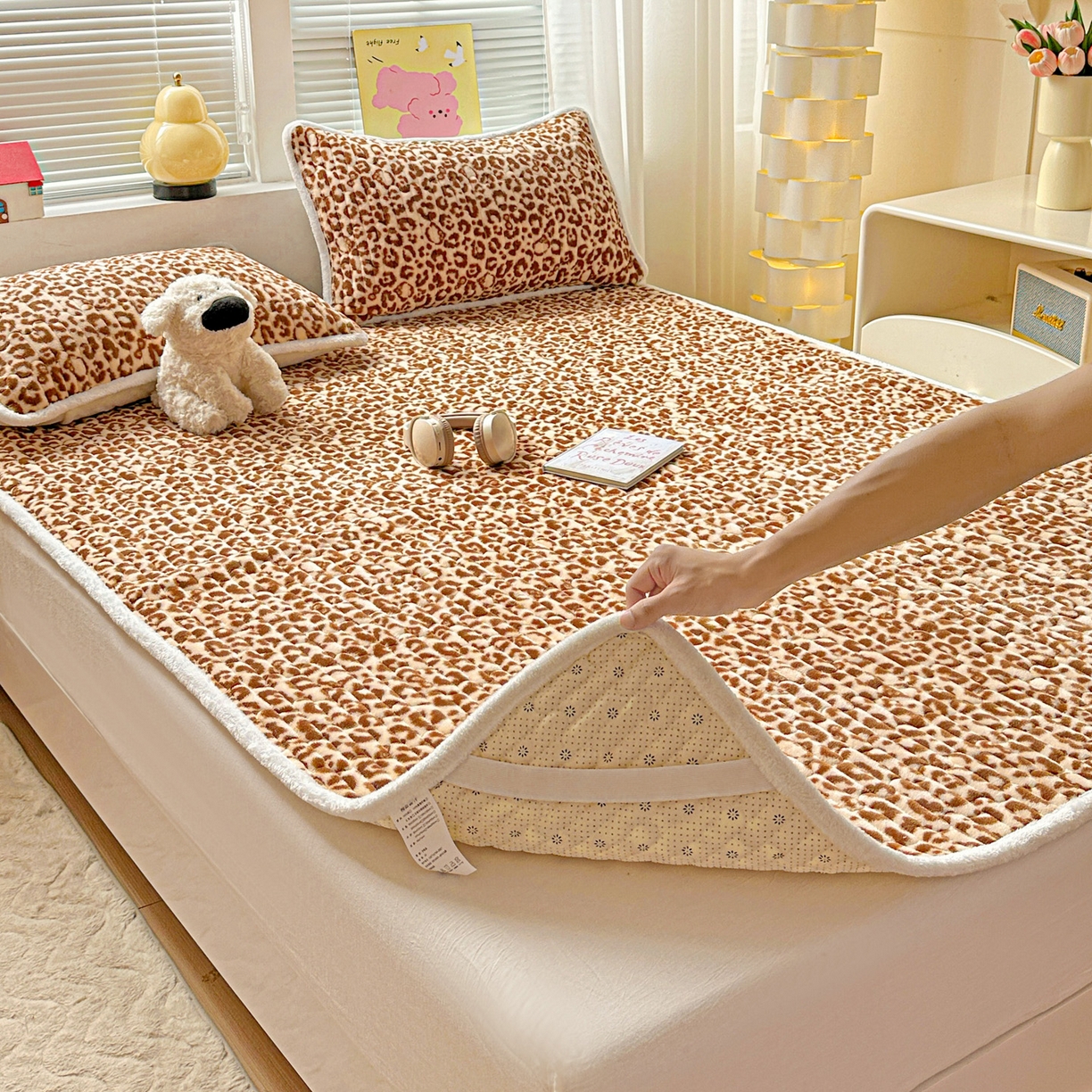 91家纺网 家纺一手货源 找家纺 水木坊 2025新款牛奶绒床垫保护垫床褥床垫子 性感豹纹