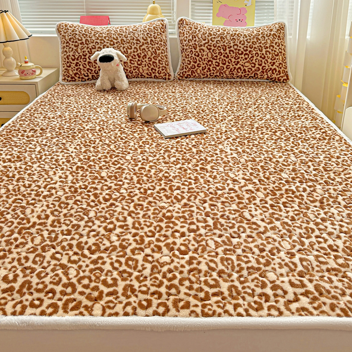 91家纺网 家纺一手货源 找家纺 水木坊 2025新款牛奶绒床垫保护垫床褥床垫子 性感豹纹