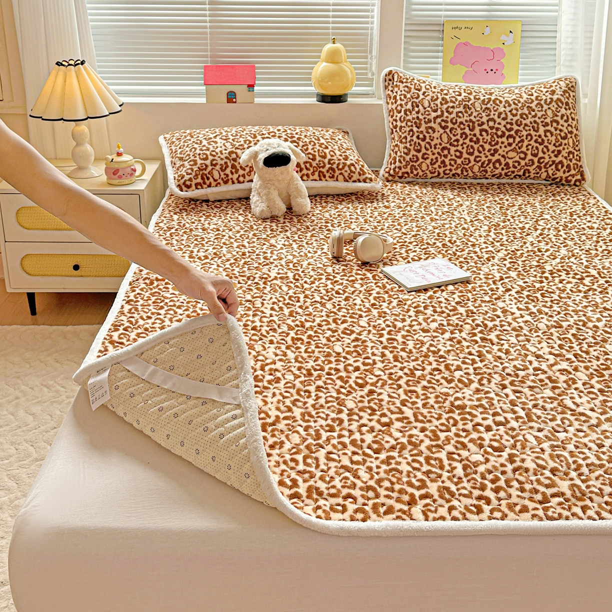 91家纺网 家纺一手货源 找家纺 水木坊 2025新款牛奶绒床垫保护垫床褥床垫子 性感豹纹