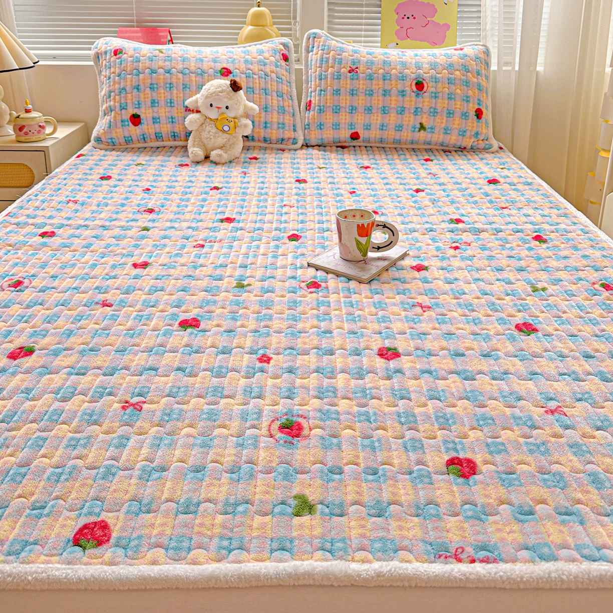 91家纺网 家纺一手货源 找家纺 水木坊 2025新款牛奶绒床垫保护垫床褥床垫子 草莓派