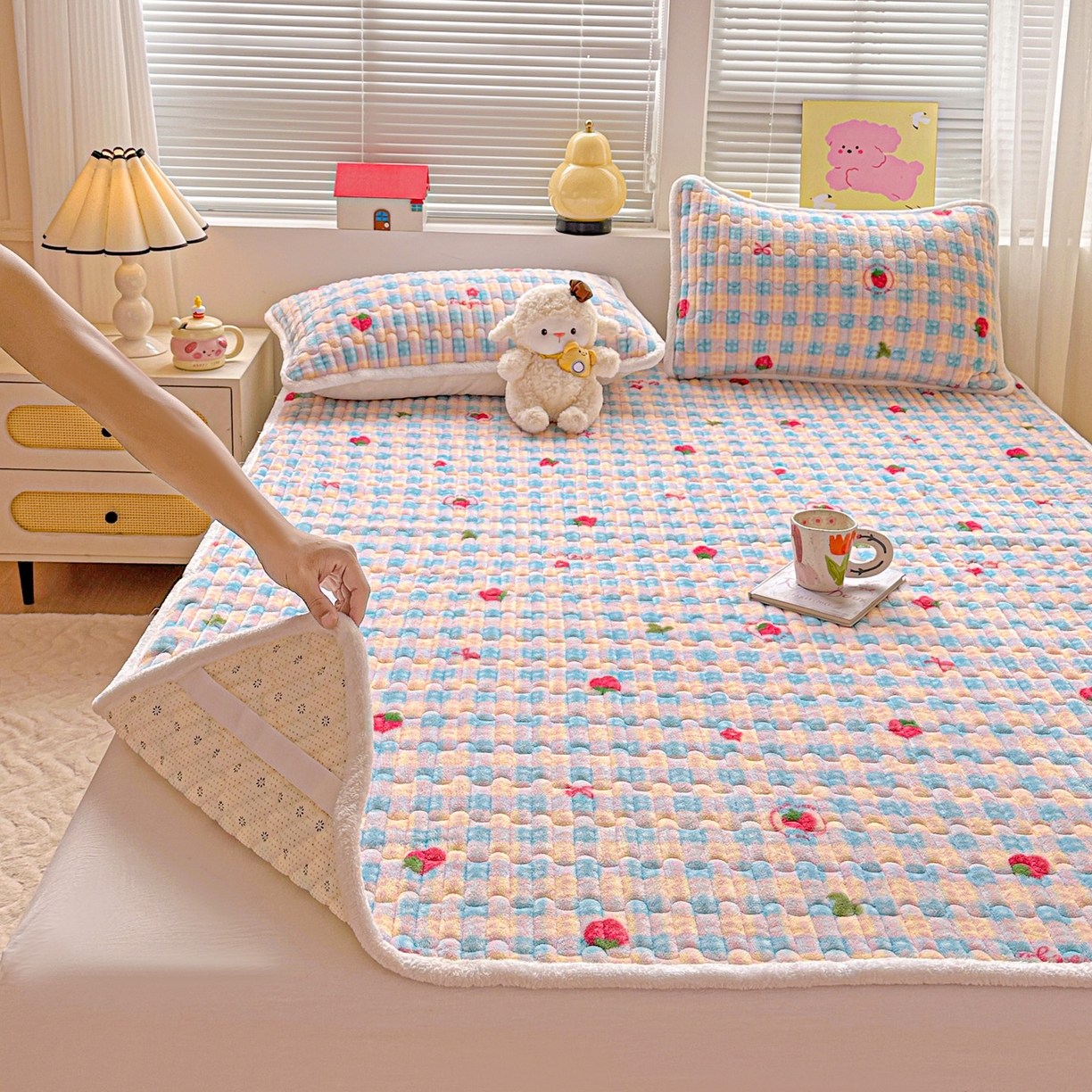 91家纺网 家纺一手货源 找家纺 水木坊 2025新款牛奶绒床垫保护垫床褥床垫子 草莓派