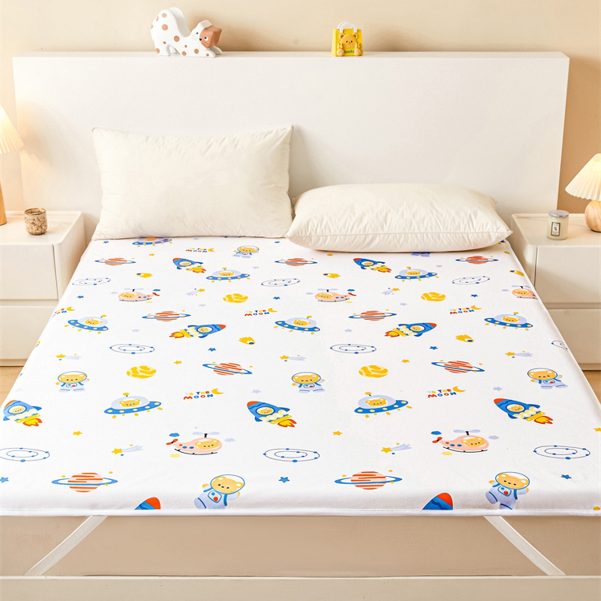 91家纺网 家纺一手货源 找家纺 雯豆家纺 2025新款防水隔尿垫子卡通成人床垫保护罩A类宝宝尿垫 防水隔尿垫-火箭飞船