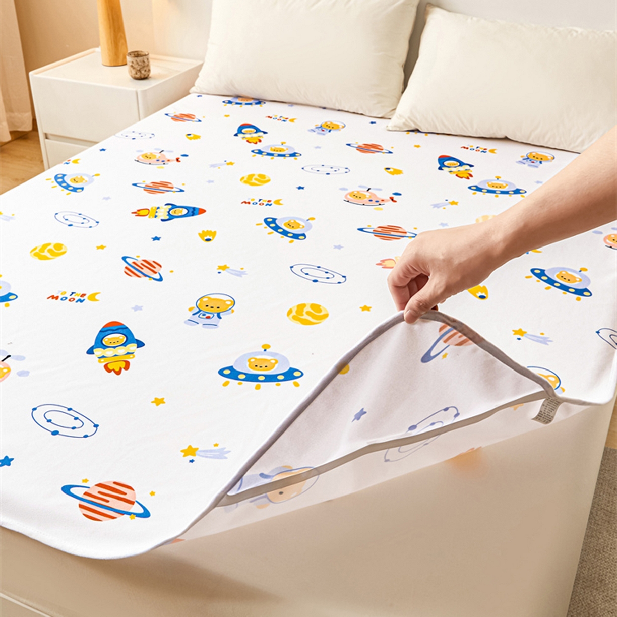 91家纺网 家纺一手货源 找家纺 雯豆家纺 2025新款防水隔尿垫子卡通成人床垫保护罩A类宝宝尿垫 防水隔尿垫-火箭飞船