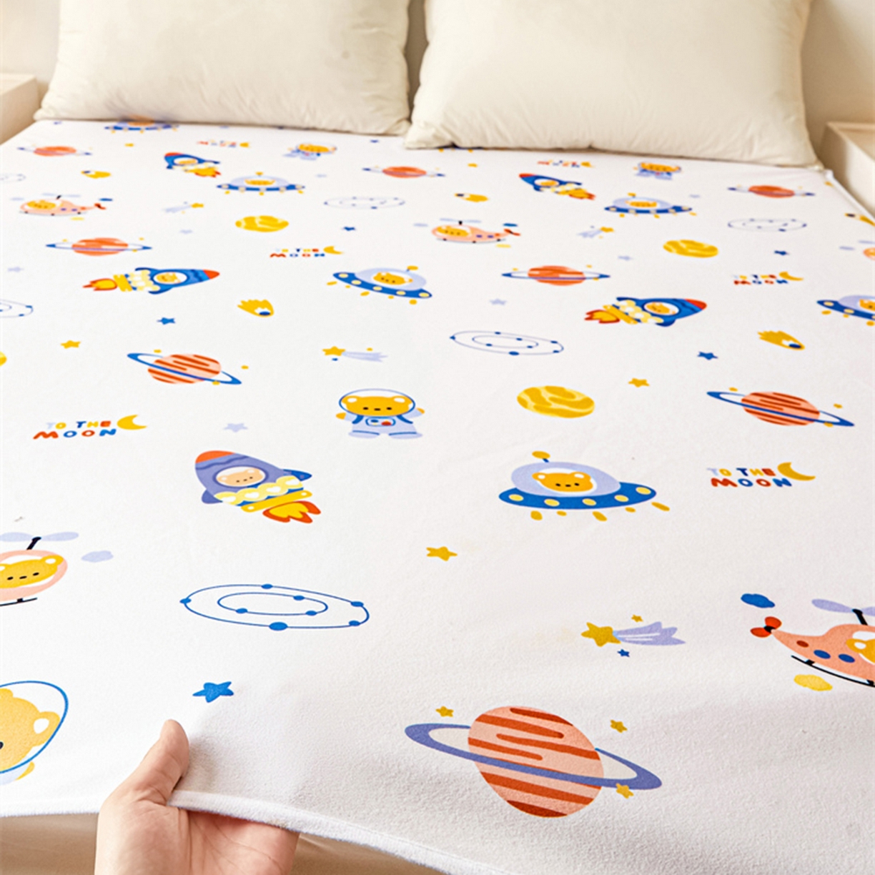 91家纺网 家纺一手货源 找家纺 雯豆家纺 2025新款防水隔尿垫子卡通成人床垫保护罩A类宝宝尿垫 防水隔尿垫-火箭飞船