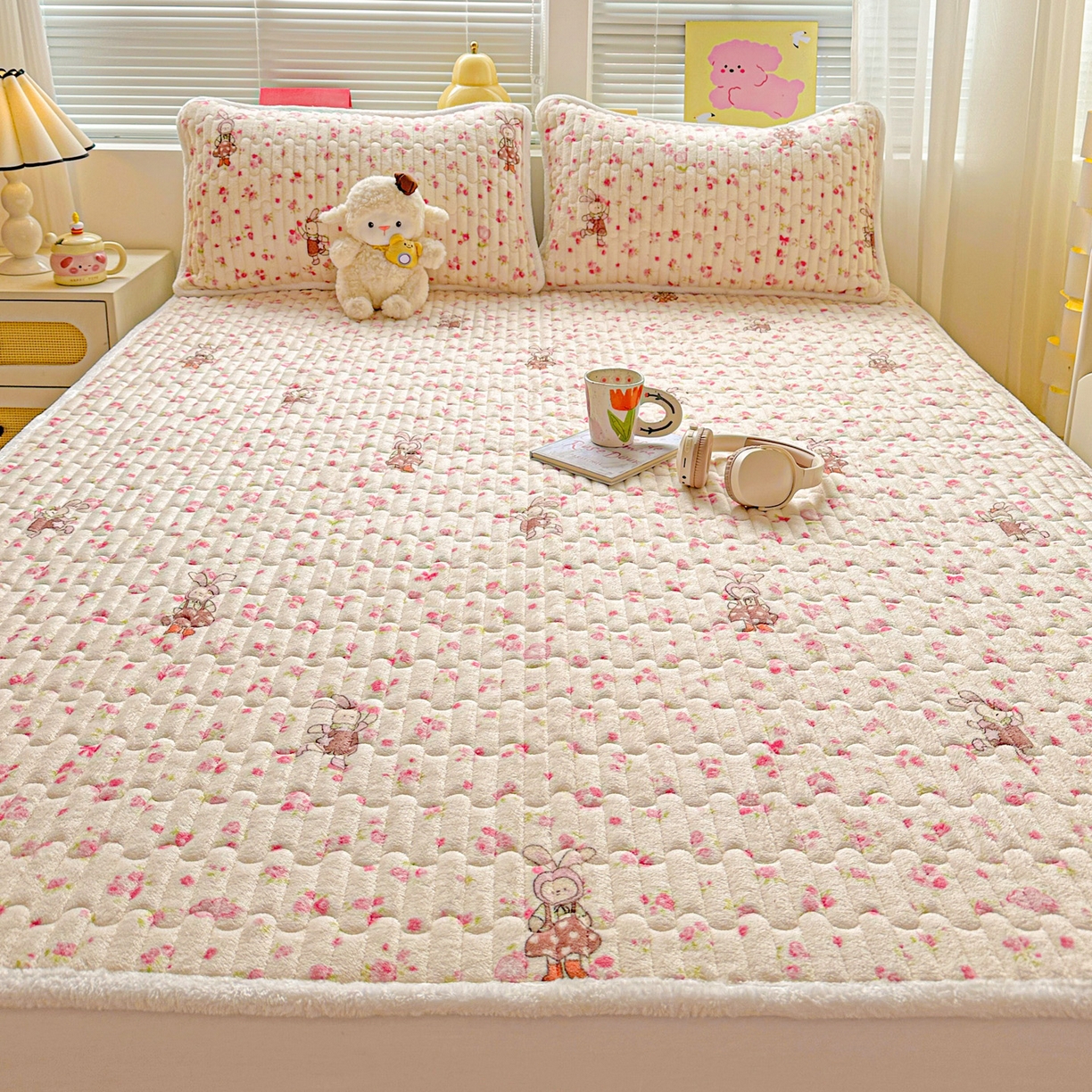 91家纺网 家纺一手货源 找家纺 水木坊 2025新款牛奶绒床垫保护垫床褥床垫子 萌宠小兔