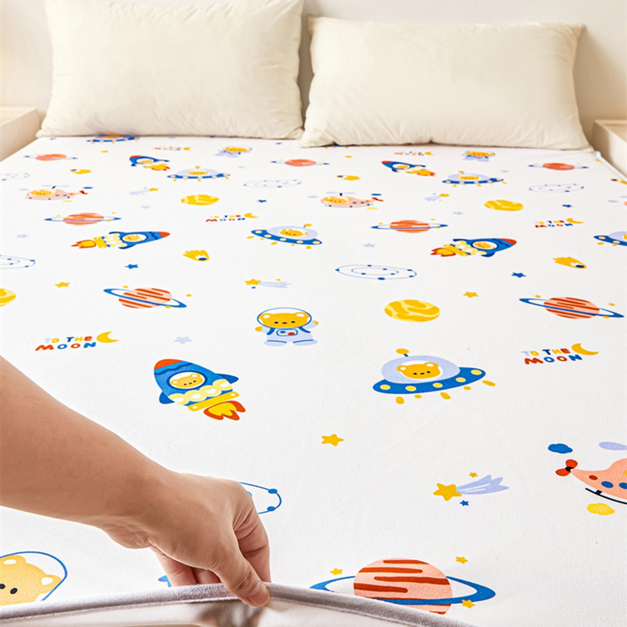 91家纺网 家纺一手货源 找家纺 雯豆家纺 2025新款防水隔尿垫子卡通成人床垫保护罩A类宝宝尿垫 防水隔尿垫-火箭飞船