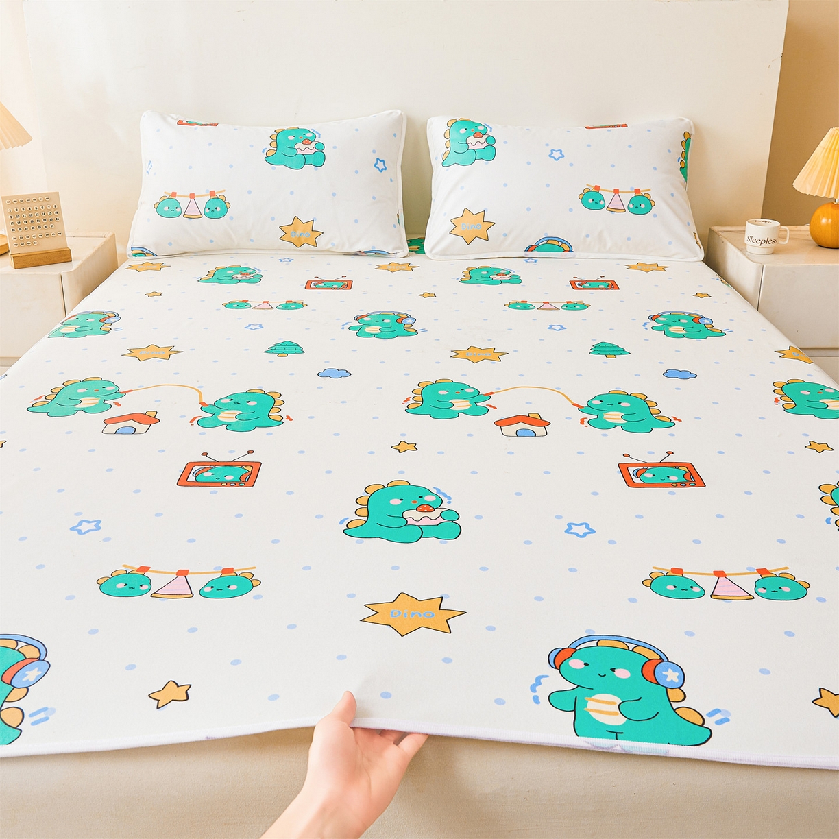 91家纺网 家纺一手货源 找家纺 雯豆家纺 2025新款防水隔尿垫子卡通成人床垫保护罩A类宝宝尿垫 防水隔尿垫-恐龙运动员