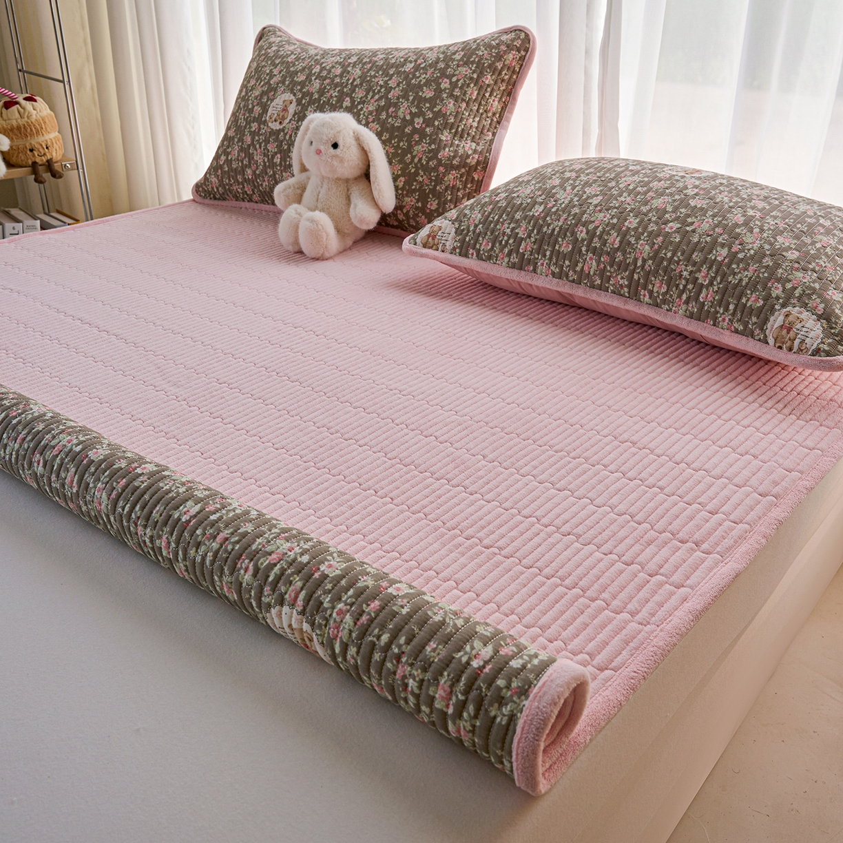 91家纺网 家纺一手货源 找家纺 小叮当家纺仓储工厂店 2025新款棉加绒床垫一面全棉一面牛奶绒床褥垫软床垫床盖四季通用 繁花小熊（A棉B绒）