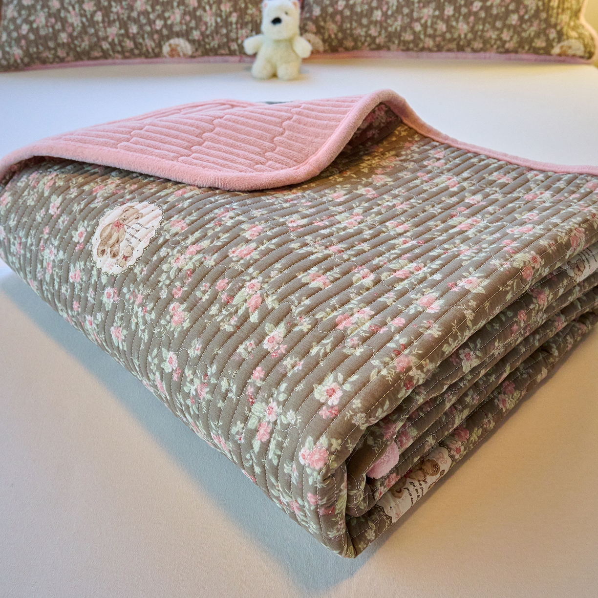 91家纺网 家纺一手货源 找家纺 小叮当家纺仓储工厂店 2025新款棉加绒床垫一面全棉一面牛奶绒床褥垫软床垫床盖四季通用 繁花小熊（A棉B绒）