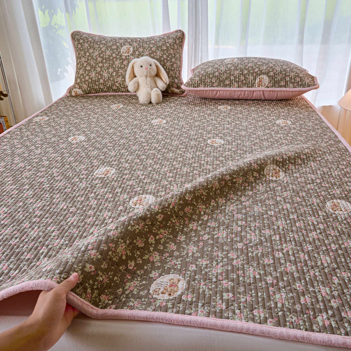 91家纺网 家纺一手货源 找家纺 小叮当家纺仓储工厂店 2025新款棉加绒床垫一面全棉一面牛奶绒床褥垫软床垫床盖四季通用 繁花小熊（A棉B绒）