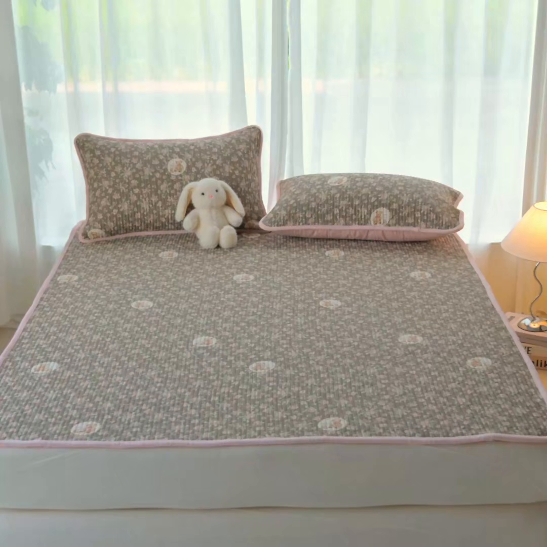91家纺网 家纺一手货源 找家纺 小叮当家纺仓储工厂店 2025新款棉加绒床垫一面全棉一面牛奶绒床褥垫软床垫床盖四季通用 繁花小熊（A棉B绒）