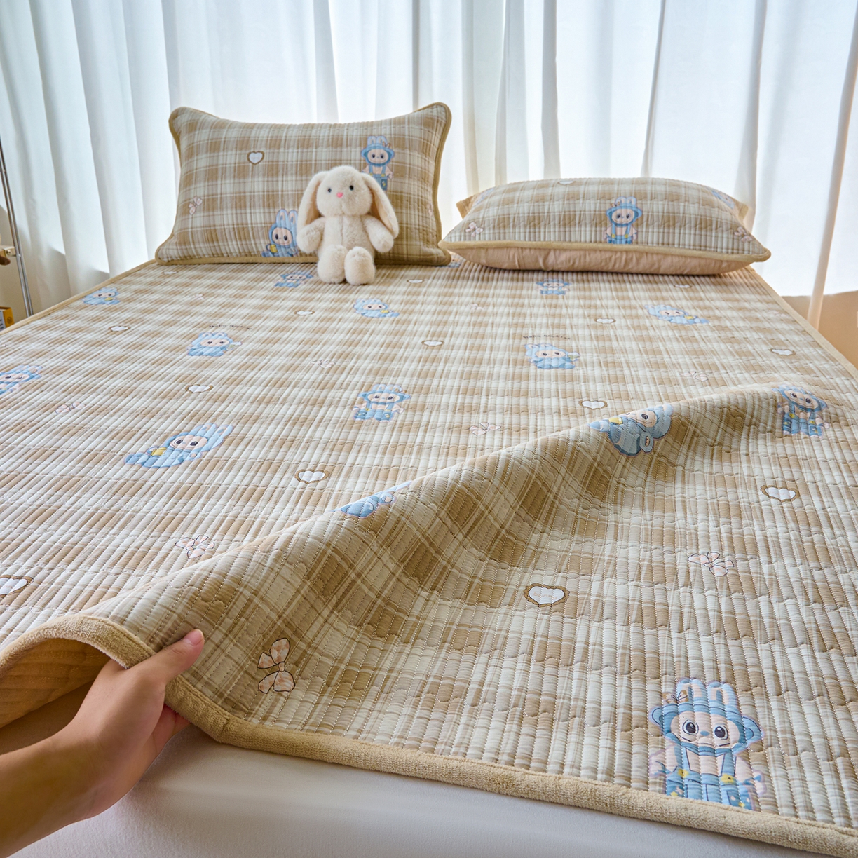 91家纺网 家纺一手货源 找家纺 小叮当家纺仓储工厂店 2025新款棉加绒床垫一面全棉一面牛奶绒床褥垫软床垫床盖四季通用 拉布兔兔（A棉B绒）