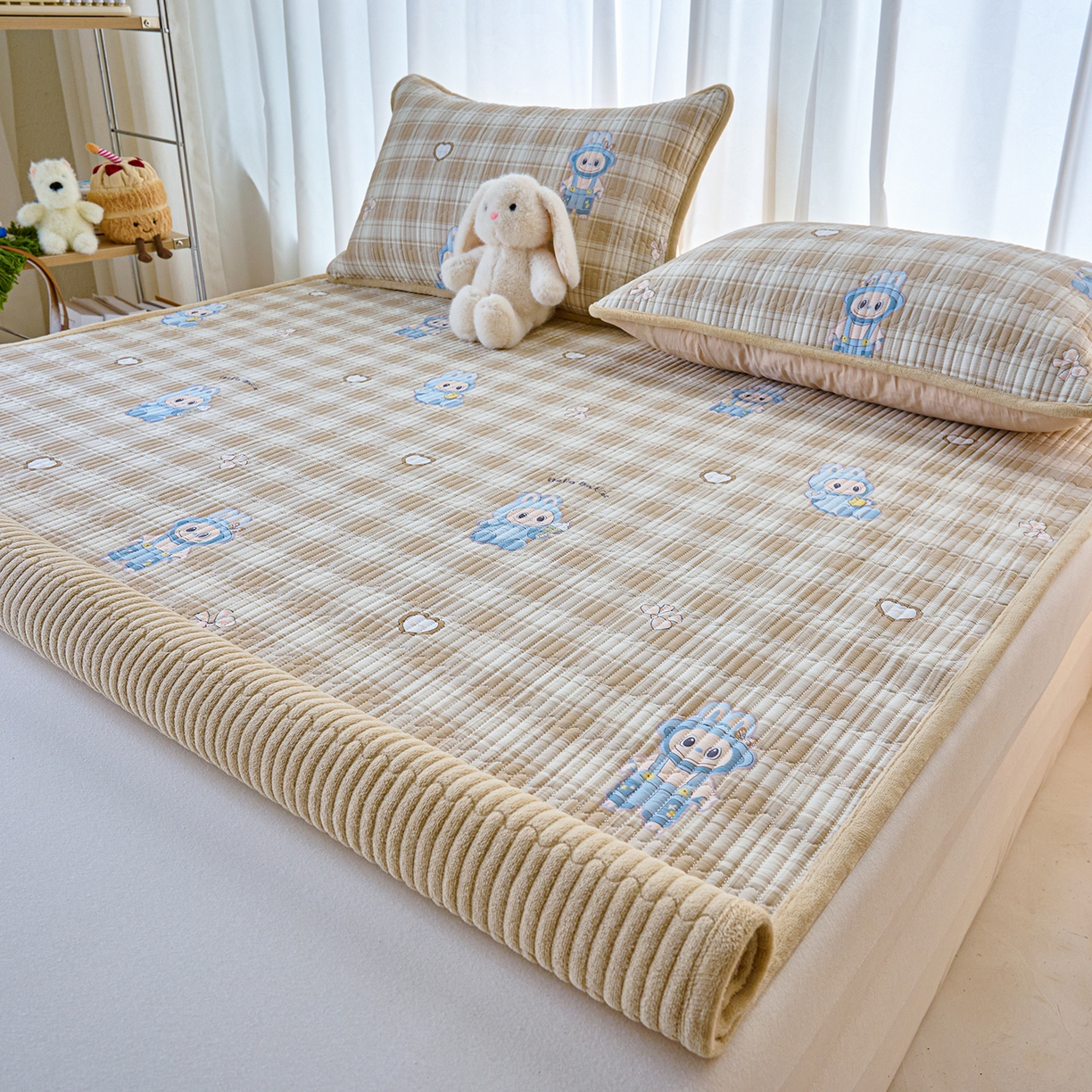 91家纺网 家纺一手货源 找家纺 小叮当家纺仓储工厂店 2025新款棉加绒床垫一面全棉一面牛奶绒床褥垫软床垫床盖四季通用 拉布兔兔（A棉B绒）