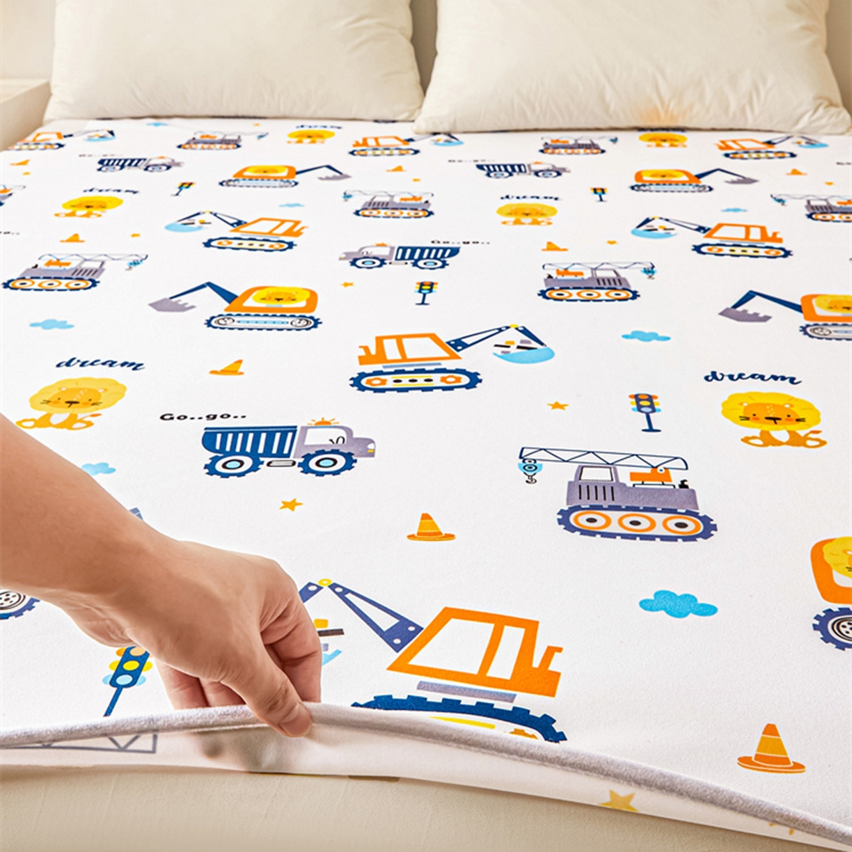 91家纺网 家纺一手货源 找家纺 雯豆家纺 2025新款防水隔尿垫子卡通成人床垫保护罩A类宝宝尿垫 防水隔尿垫-挖掘机