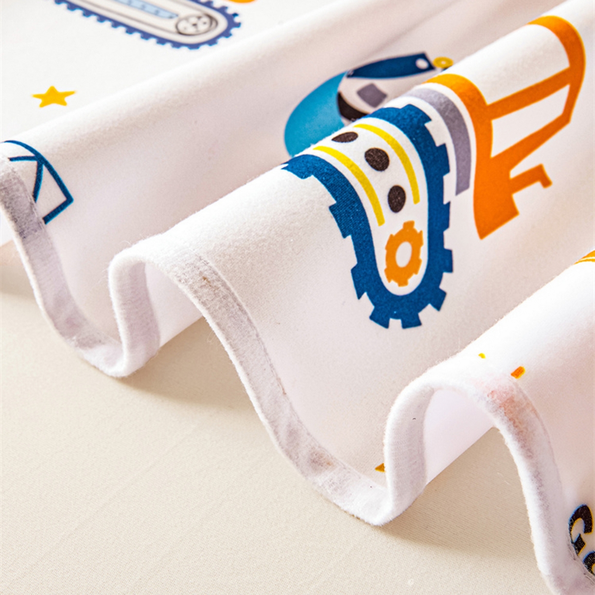 91家纺网 家纺一手货源 找家纺 雯豆家纺 2025新款防水隔尿垫子卡通成人床垫保护罩A类宝宝尿垫 防水隔尿垫-挖掘机