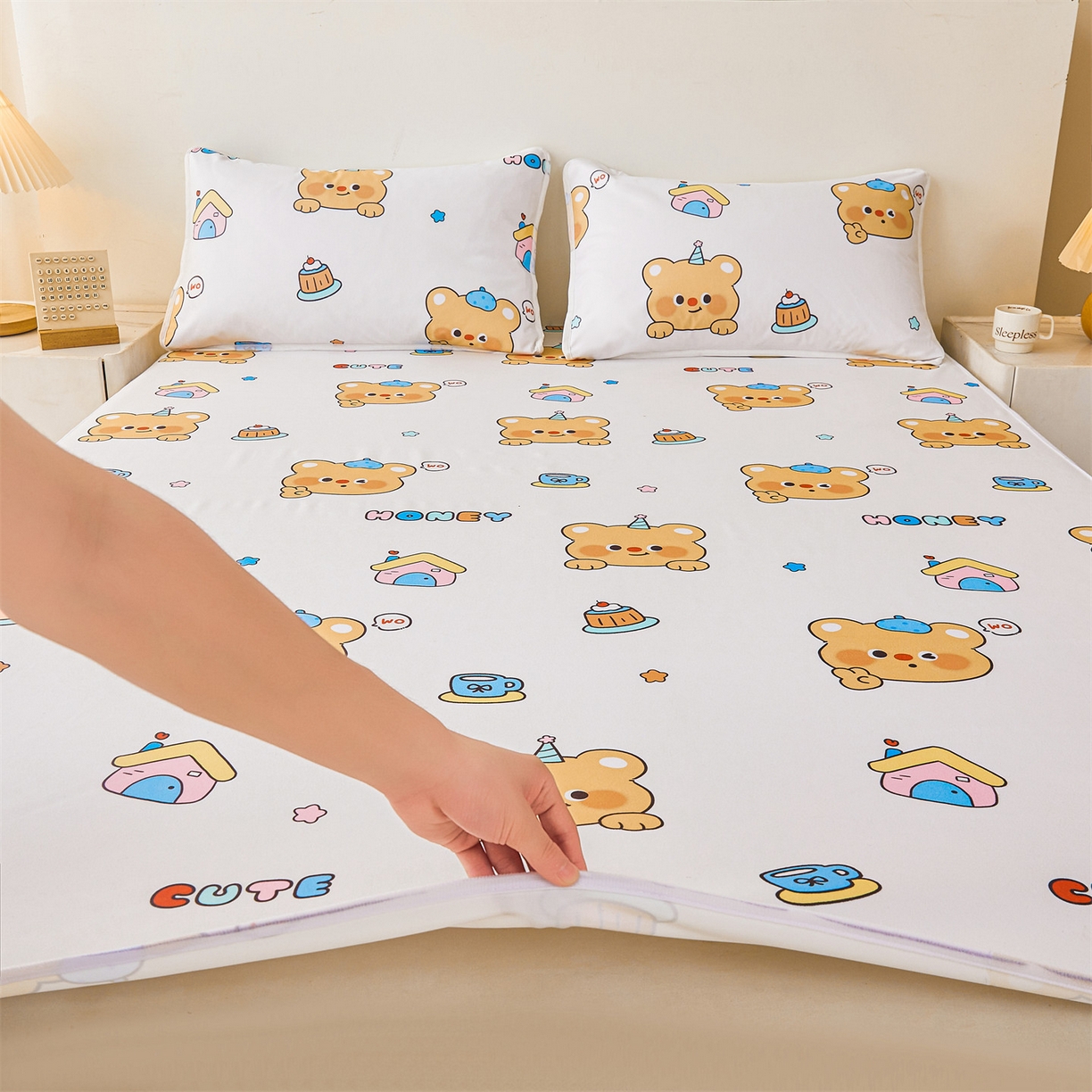 91家纺网 家纺一手货源 找家纺 雯豆家纺 2025新款防水隔尿垫子卡通成人床垫保护罩A类宝宝尿垫 防水隔尿垫-微笑先生