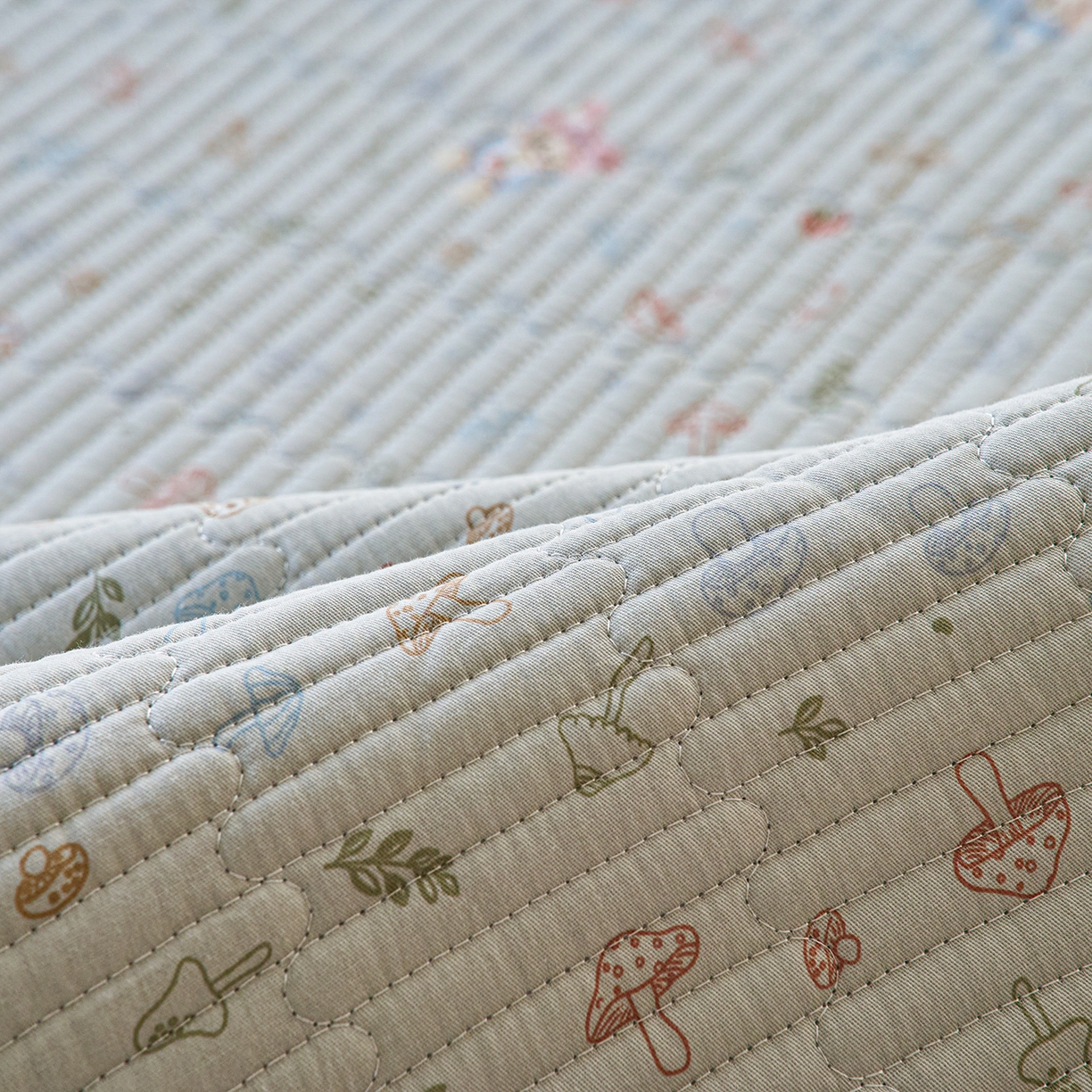 91家纺网 家纺一手货源 找家纺 小叮当家纺仓储工厂店 2025新款棉加绒床垫一面全棉一面牛奶绒床褥垫软床垫床盖四季通用 蘑菇小镇(A棉B绒）