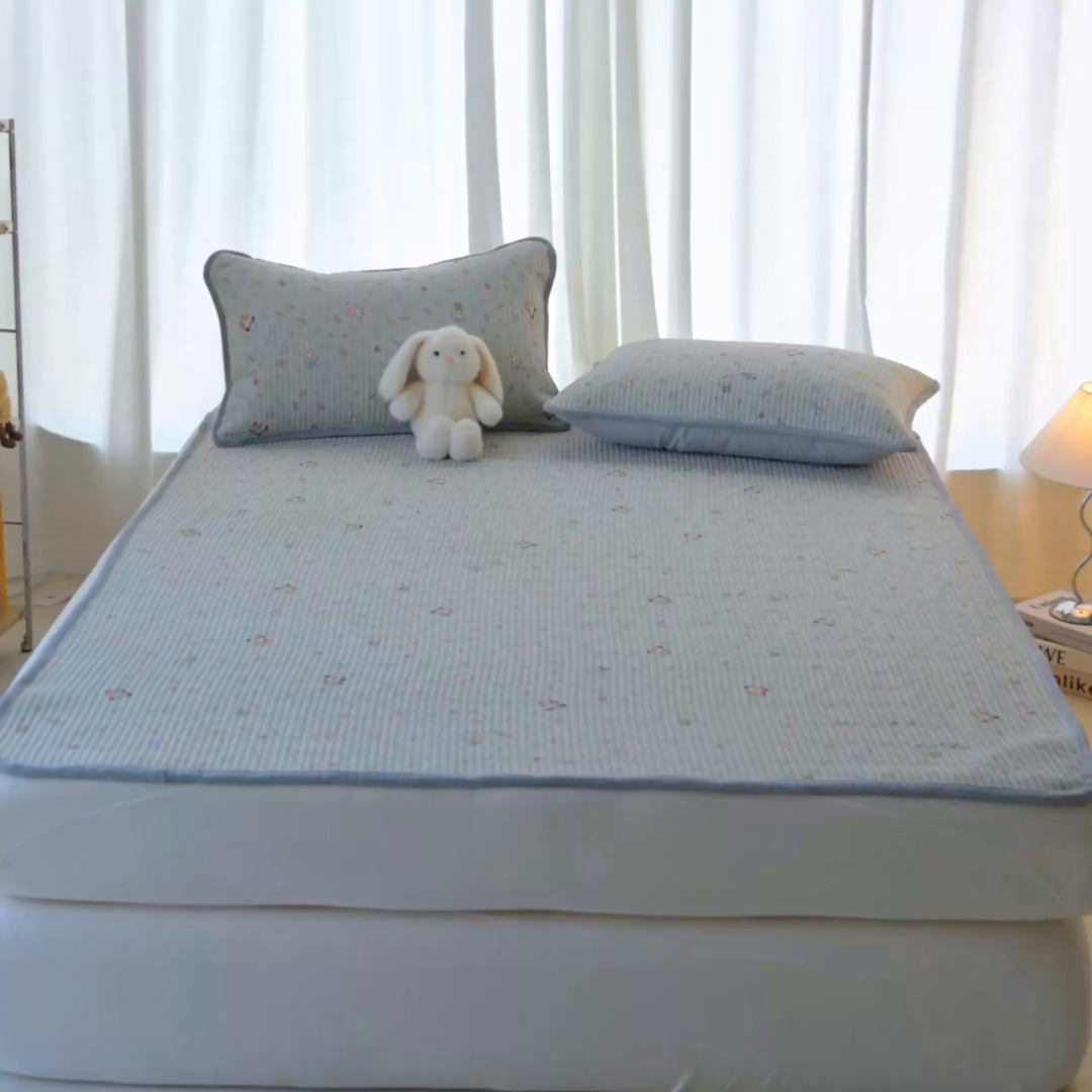 91家纺网 家纺一手货源 找家纺 小叮当家纺仓储工厂店 2025新款棉加绒床垫一面全棉一面牛奶绒床褥垫软床垫床盖四季通用 蘑菇小镇(A棉B绒）