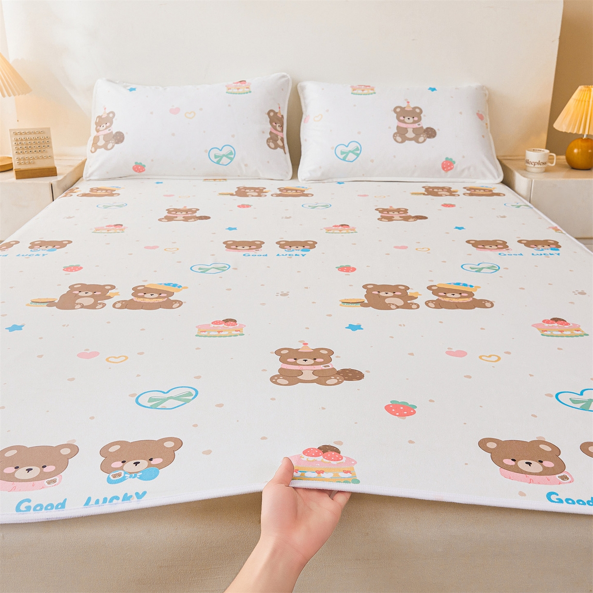 91家纺网 家纺一手货源 找家纺 雯豆家纺 2025新款防水隔尿垫子卡通成人床垫保护罩A类宝宝尿垫 防水隔尿垫-小伙伴