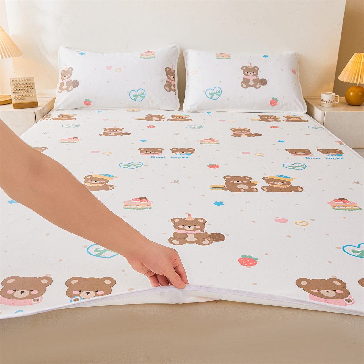 91家纺网 家纺一手货源 找家纺 雯豆家纺 2025新款防水隔尿垫子卡通成人床垫保护罩A类宝宝尿垫 防水隔尿垫-小伙伴