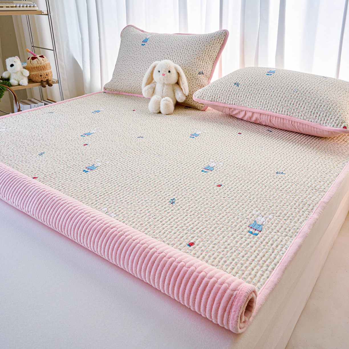 91家纺网 家纺一手货源 找家纺 小叮当家纺仓储工厂店 2025新款棉加绒床垫一面全棉一面牛奶绒床褥垫软床垫床盖四季通用 奶呼小兔（A棉B绒）