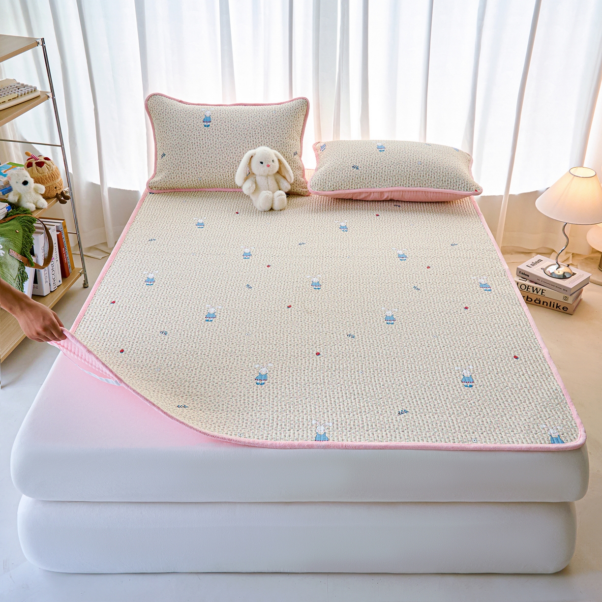 91家纺网 家纺一手货源 找家纺 小叮当家纺仓储工厂店 2025新款棉加绒床垫一面全棉一面牛奶绒床褥垫软床垫床盖四季通用 奶呼小兔（A棉B绒）