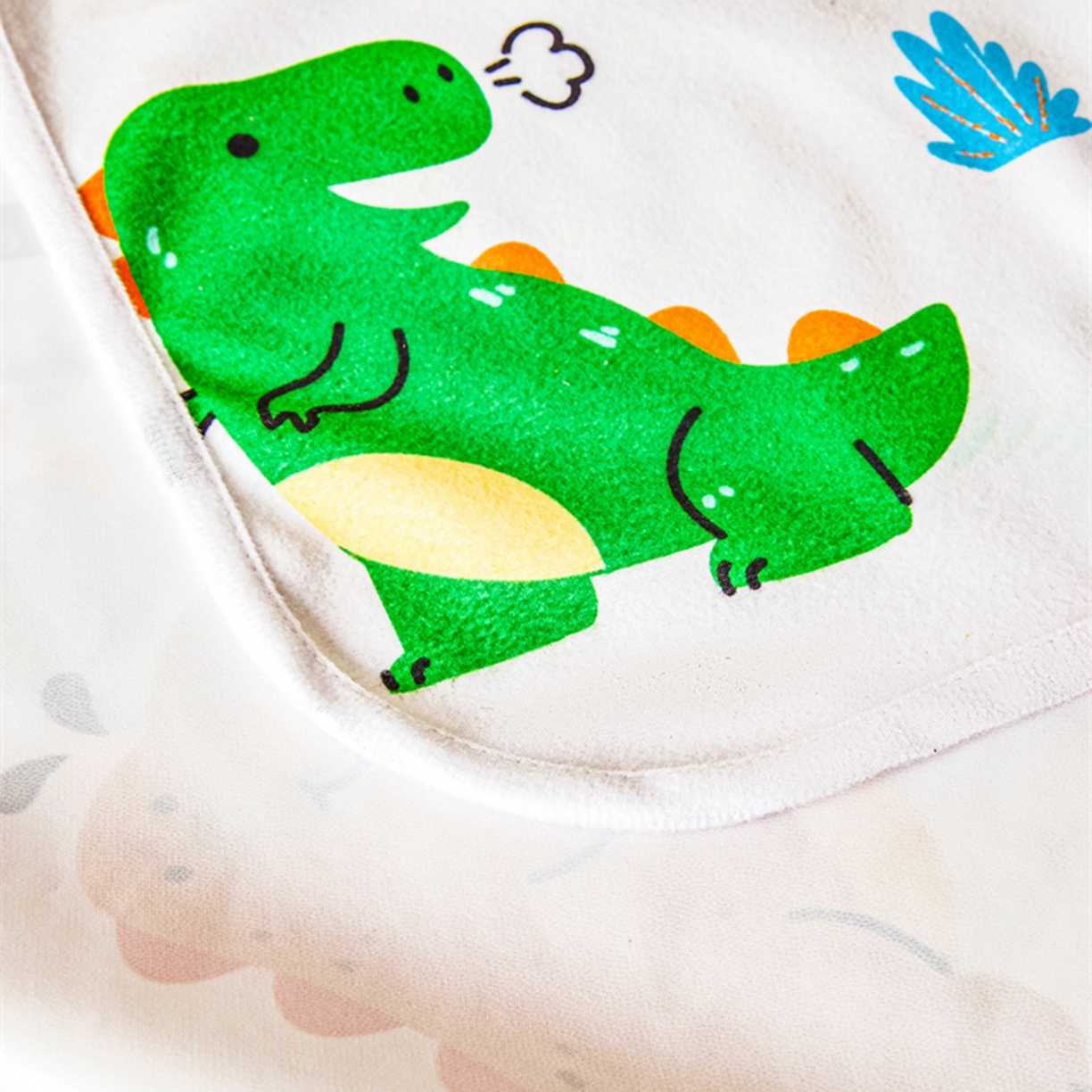 91家纺网 家纺一手货源 找家纺 雯豆家纺 2025新款防水隔尿垫子卡通成人床垫保护罩A类宝宝尿垫 防水隔尿垫-小恐龙