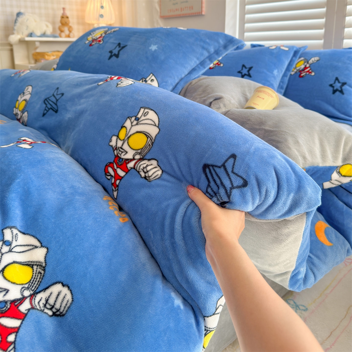 91家纺网 家纺一手货源 找家纺 名兮家居 2025新款经典奥特曼-三丽鸥加厚牛奶绒单被套 艾斯