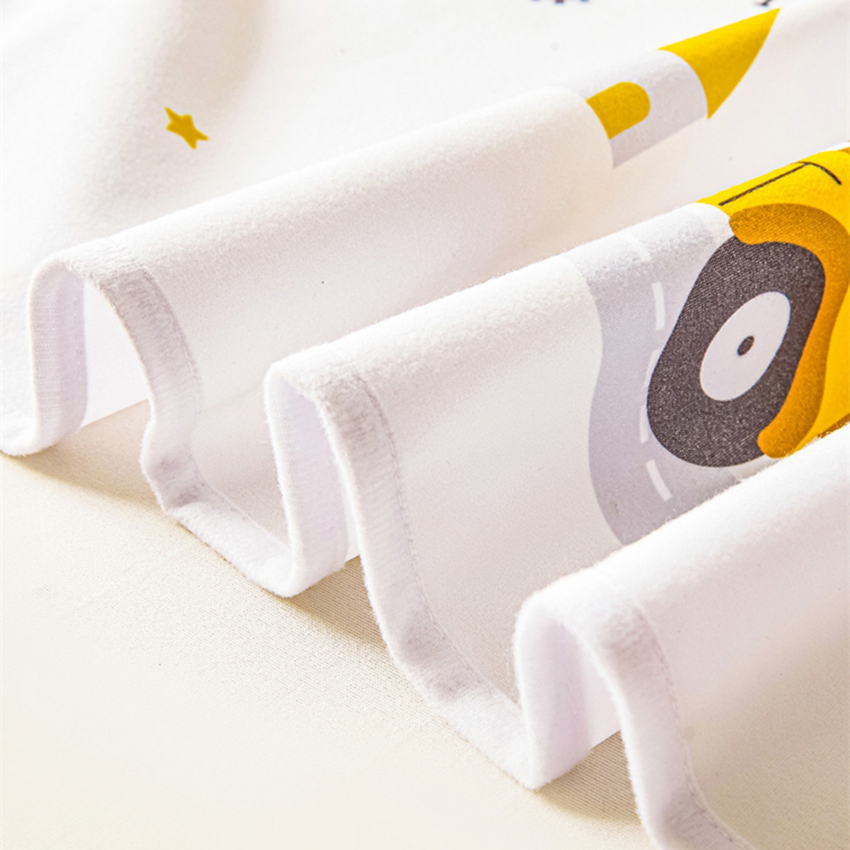 91家纺网 家纺一手货源 找家纺 雯豆家纺 2025新款防水隔尿垫子卡通成人床垫保护罩A类宝宝尿垫 防水隔尿垫-小汽车