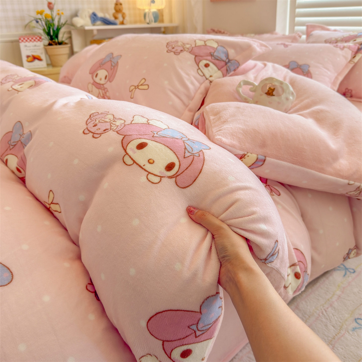 91家纺网 家纺一手货源 找家纺 名兮家居 2025新款经典奥特曼-三丽鸥加厚牛奶绒单被套 点点美乐蒂