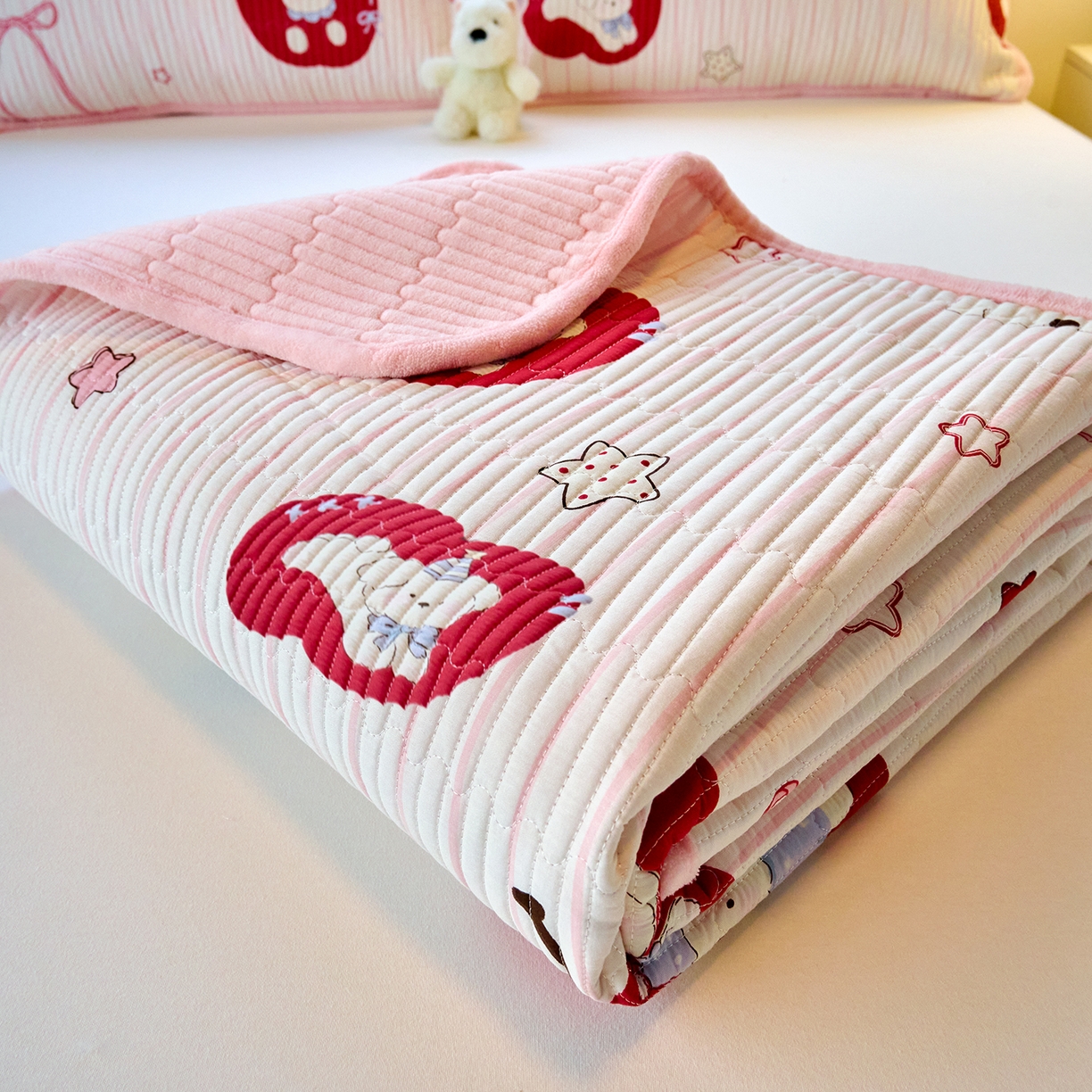 91家纺网 家纺一手货源 找家纺 小叮当家纺仓储工厂店 2025新款棉加绒床垫一面全棉一面牛奶绒床褥垫软床垫床盖四季通用 甜心苹果派（A棉B绒）